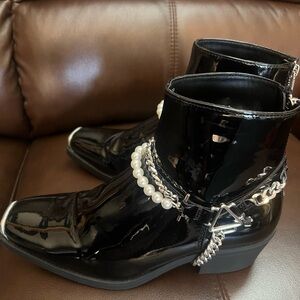 Pearl and Chain design booties